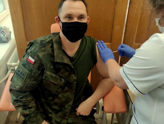 Żołnierze szczepią się trzecią dawką