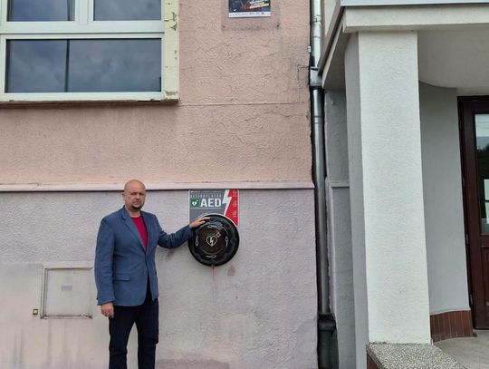 Życie pod kontrolą! W liceum w Sycowie zamontowano defibrylator AED