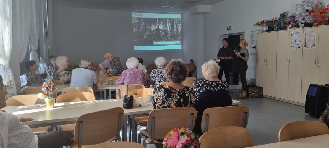 Seniorzy spotkali się z leśnikami