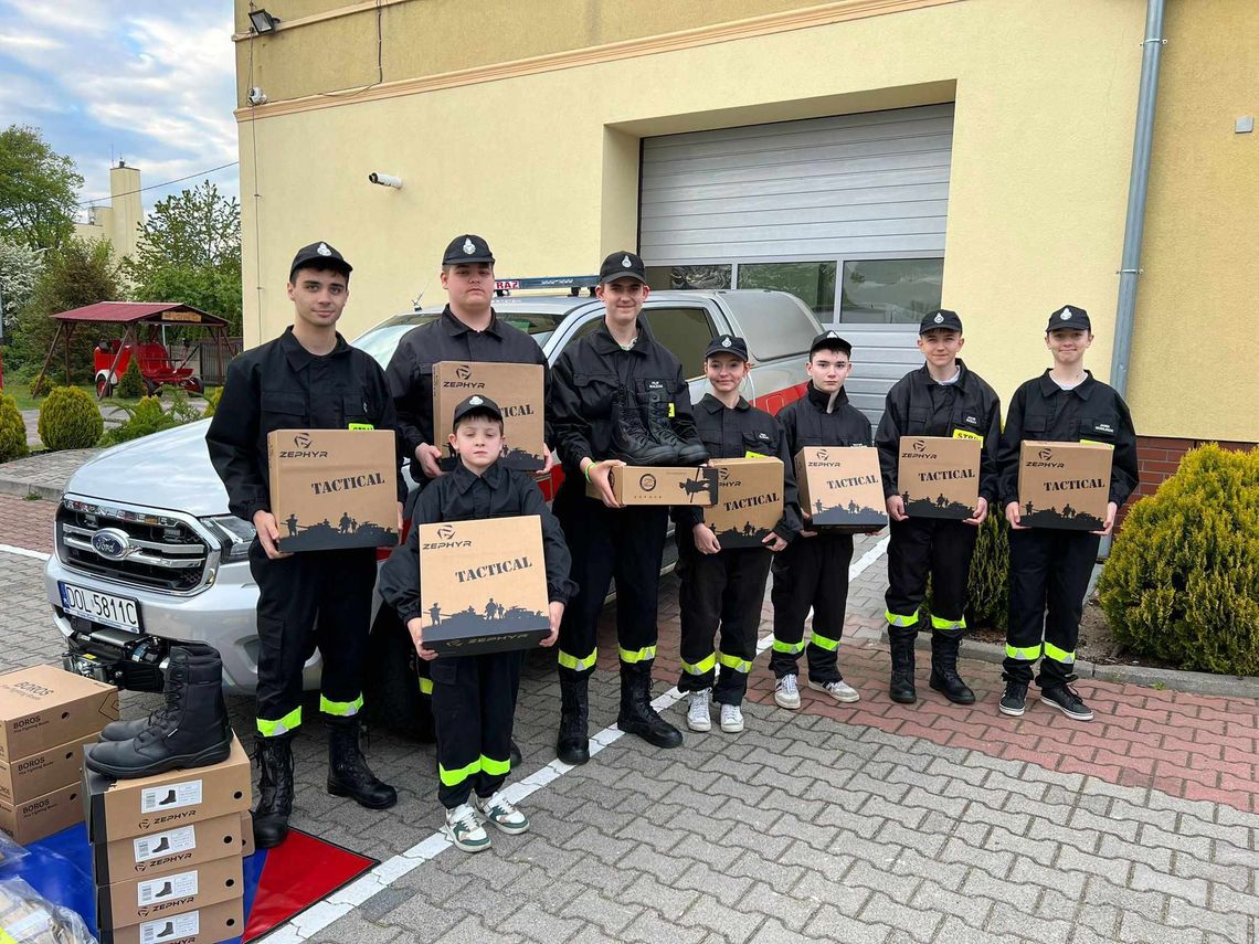 Strażacy ochotnicy z nowym sprzętem