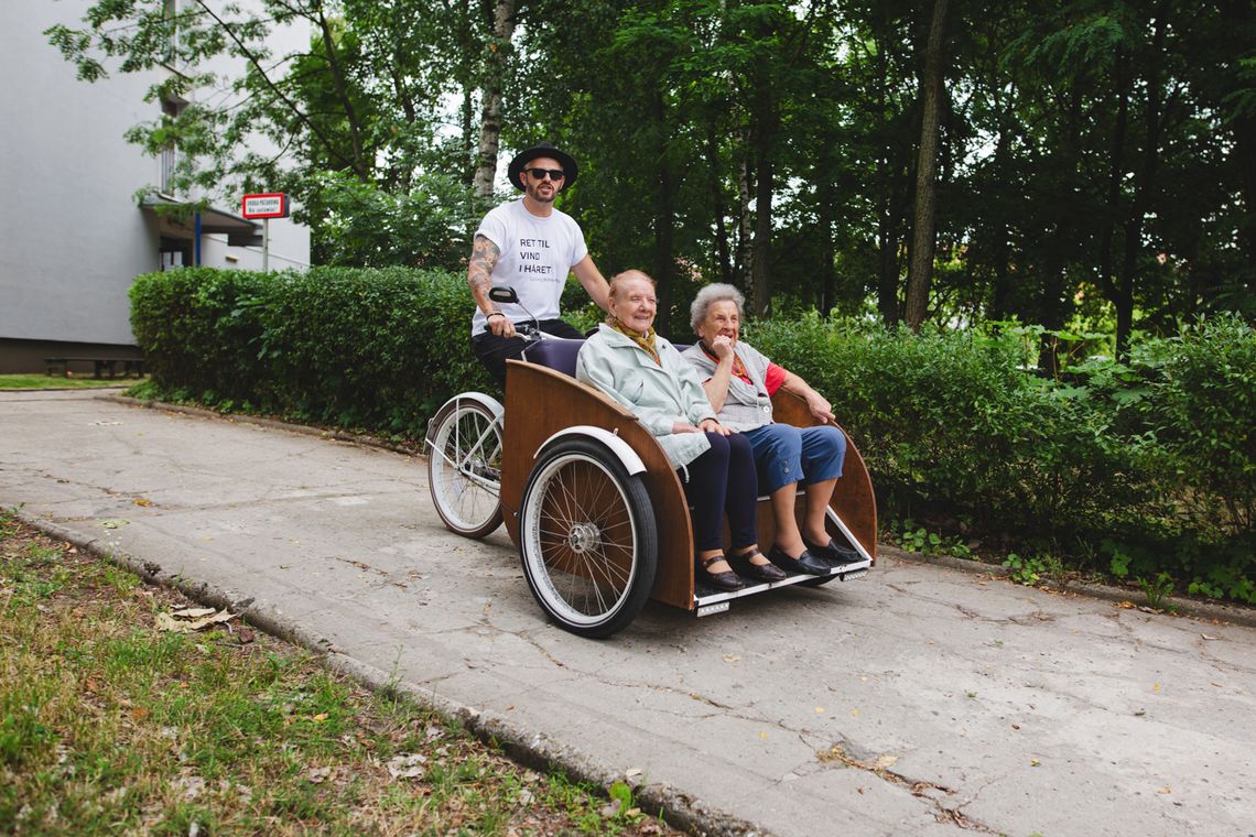 Seniorzy jeździli rikszą