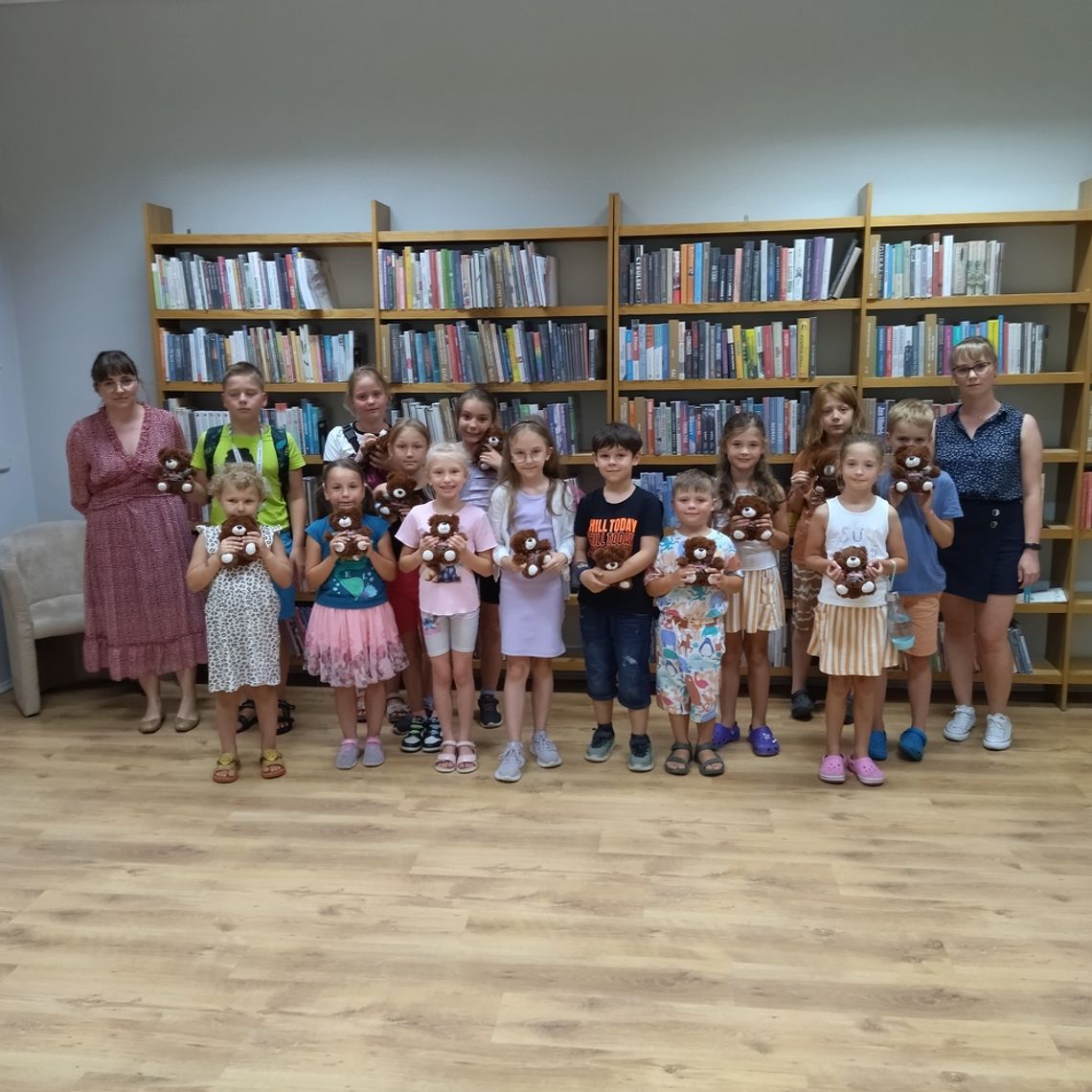 Miś Wojtek w bibliotece w Oleśnicy