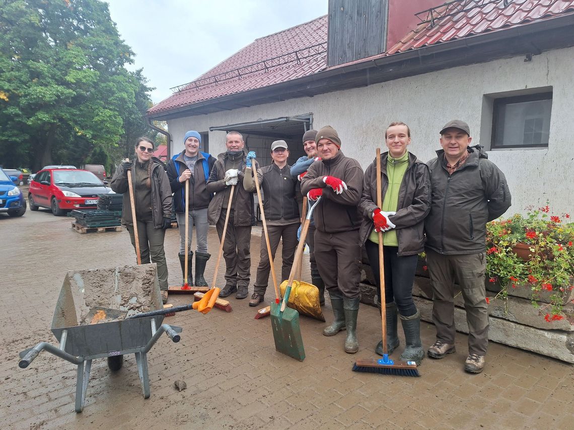 Leśnicy pomagają potrzebującym po powodzi