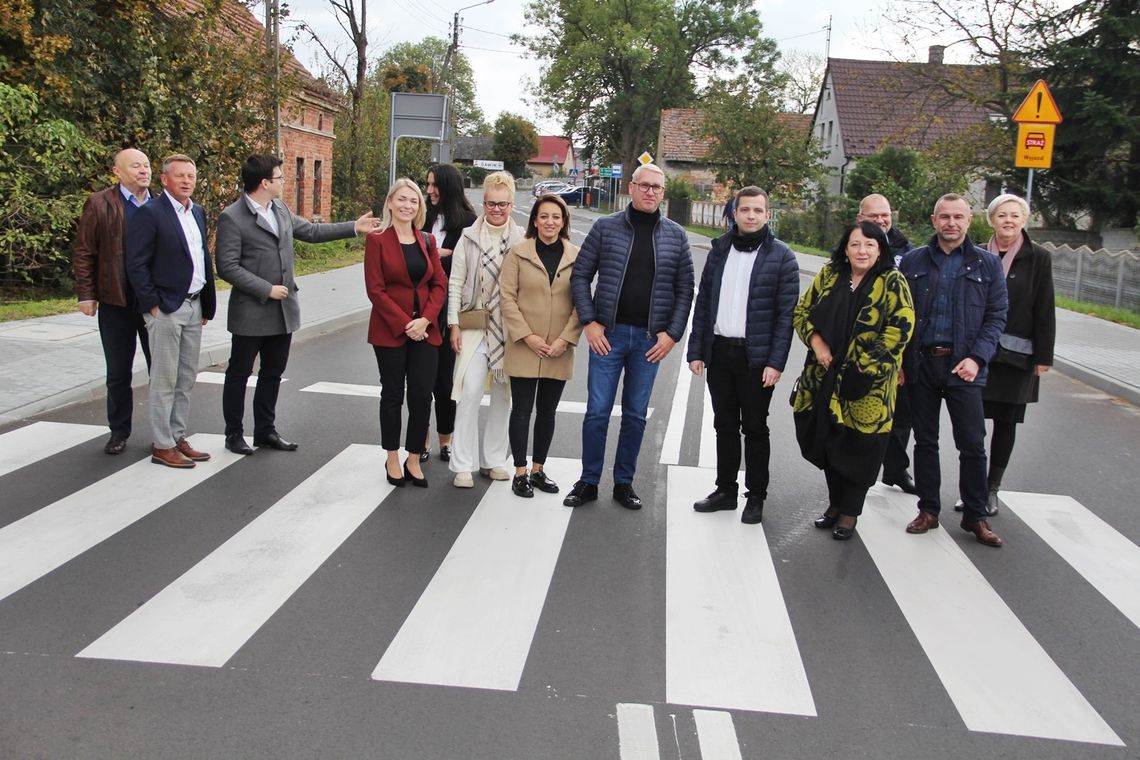 Domasławice z przebudowaną jezdnią i nowymi chodnikami