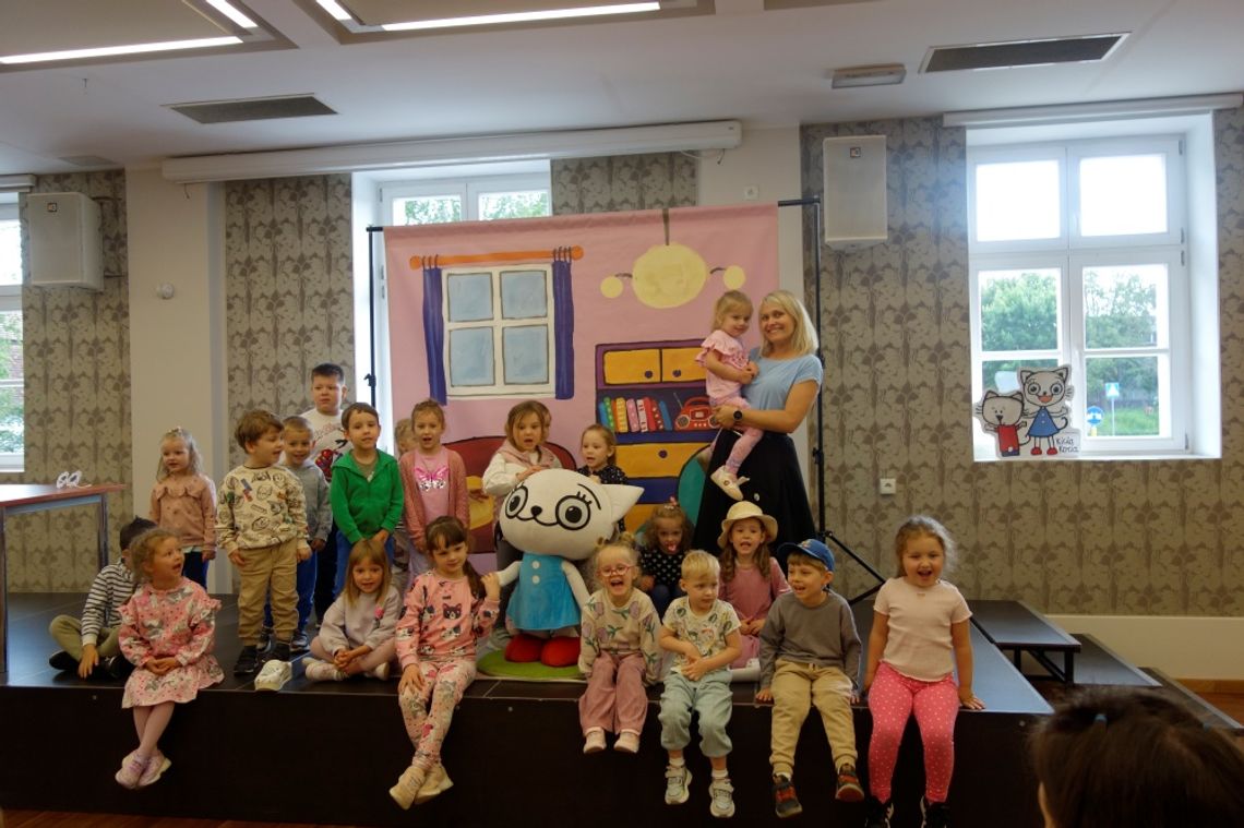 Z Kicią Kocią w bibliotece