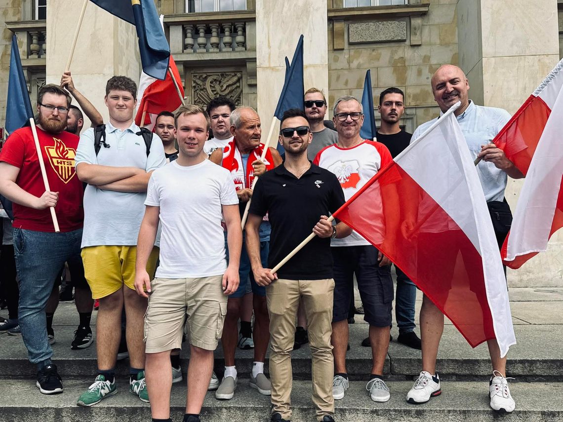 Protest przeciw nielegalnej migracji - mieszkańcy powiatu oleśnickiego też tam są