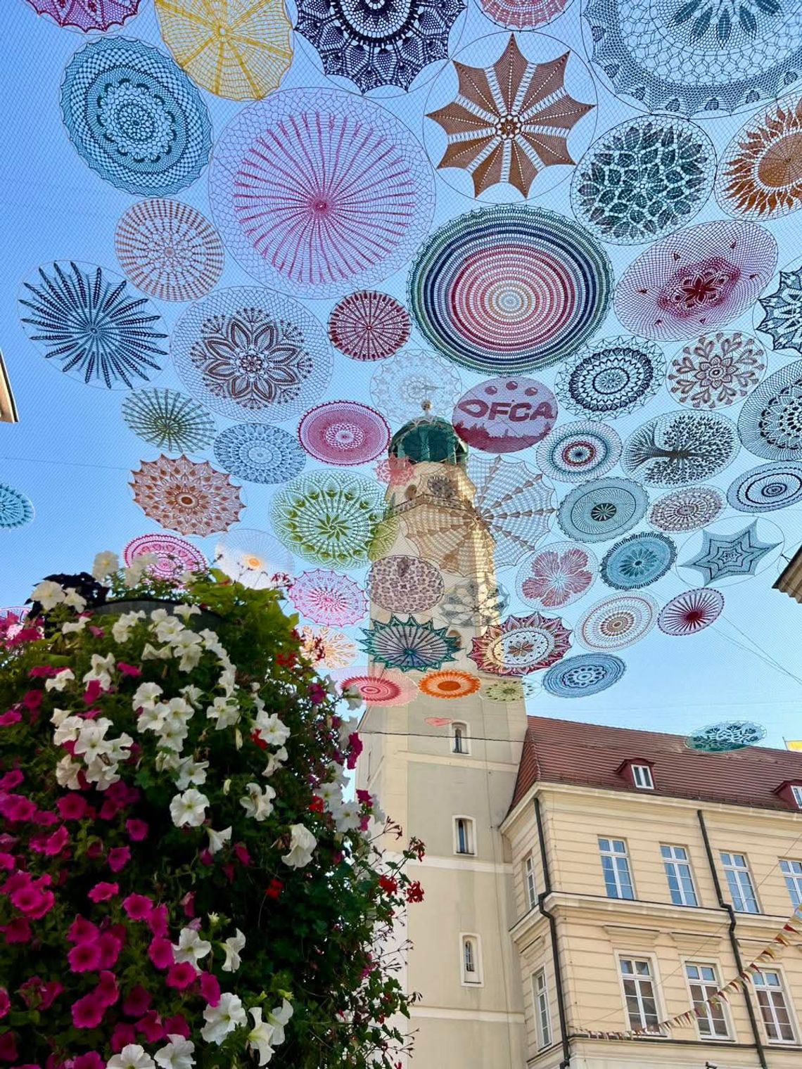 Haftowane niebo nad ulicą Matejki