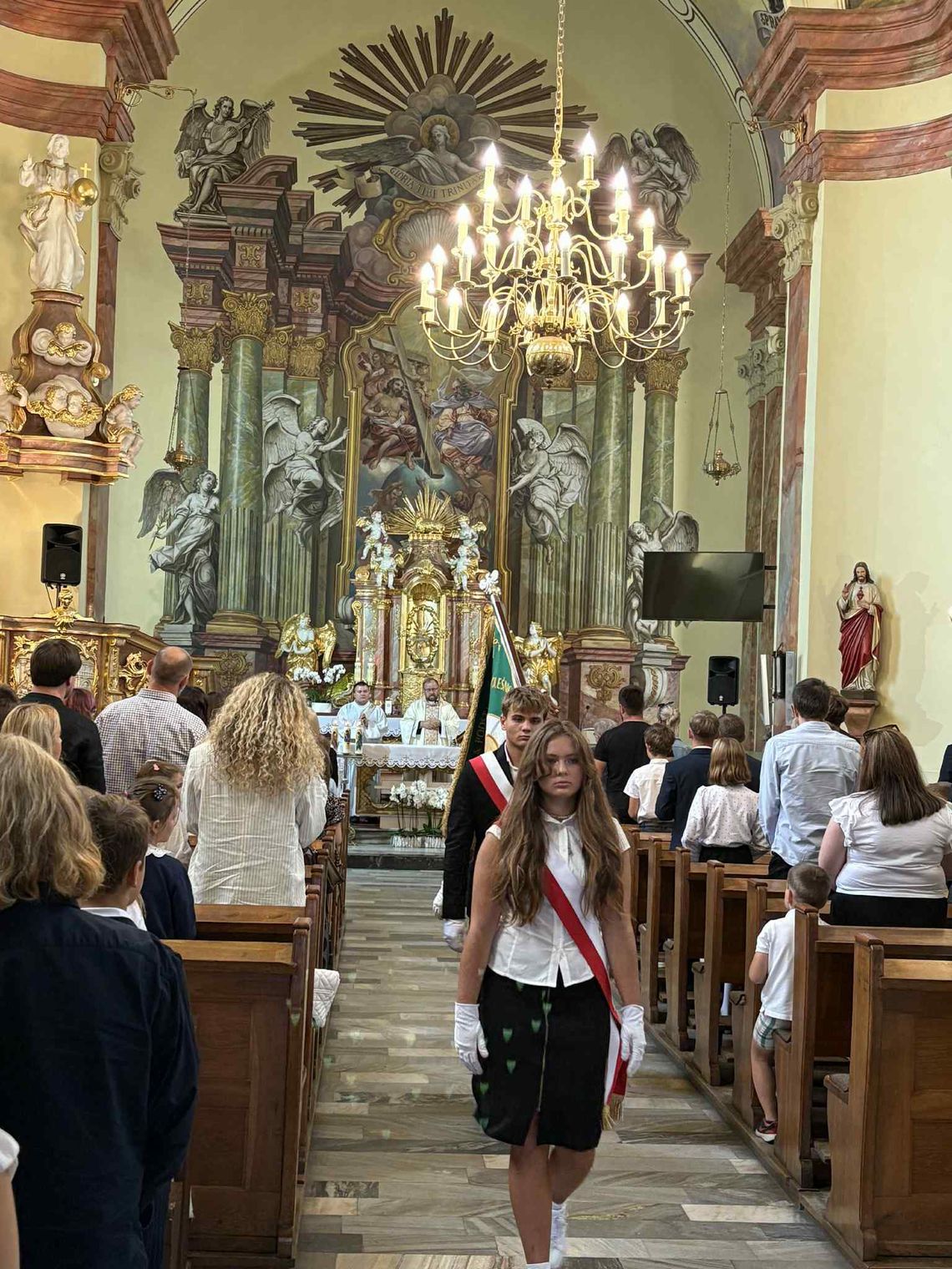 Katolicka SP w Oleśnicy zaczęła od mszy