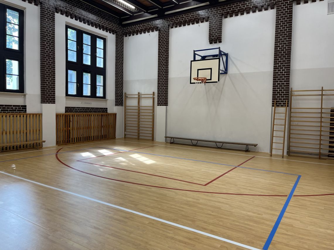 Nowa wykładzina w SP7 Oleśnica