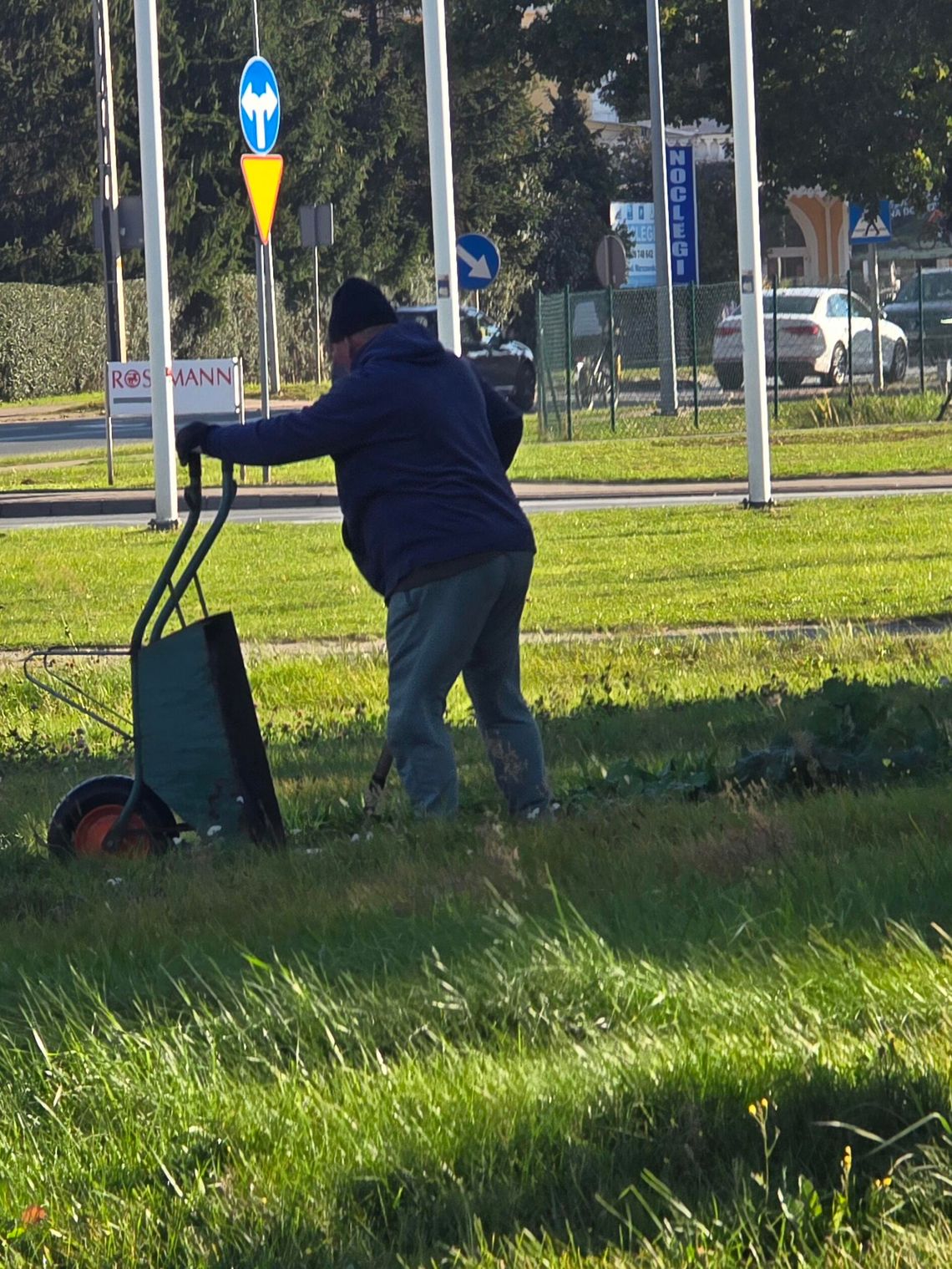 Trawnik to nie jest miejsce na ścieki! Trawnik to nie jest miejsce na ścieki!
