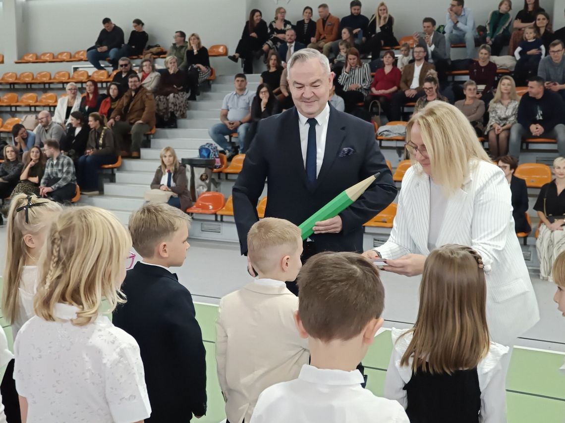 Pasowanie na ucznia w oleśnickiej Trójce Pasowanie na ucznia w oleśnickiej Trójce