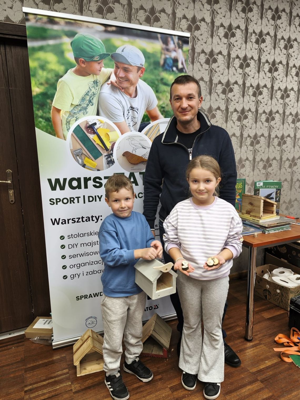 Budowali karmniki w bibliotece Budowali karmniki w bibliotece