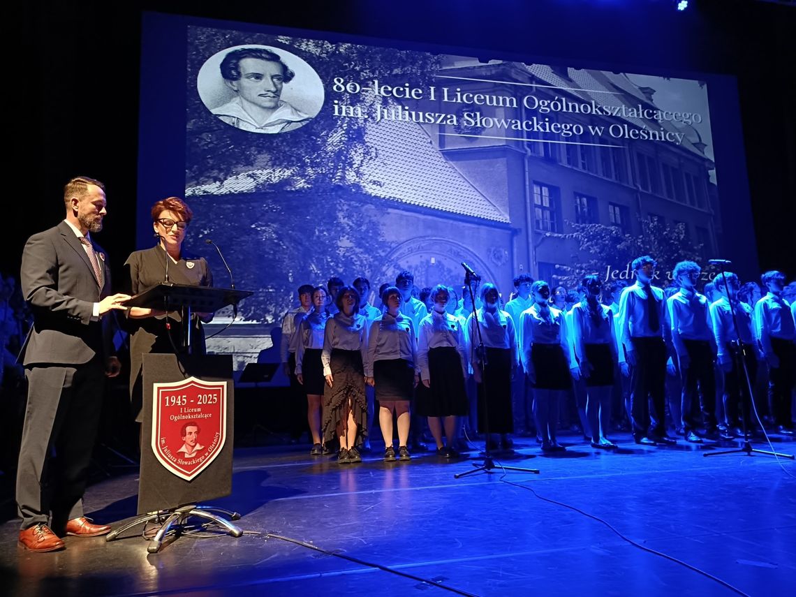 Jubileusz I LO w Oleśnicy. 80 lat – czas, który łączy pokolenia Jubileusz I LO w Oleśnicy. 80 lat – czas, który łączy pokolenia