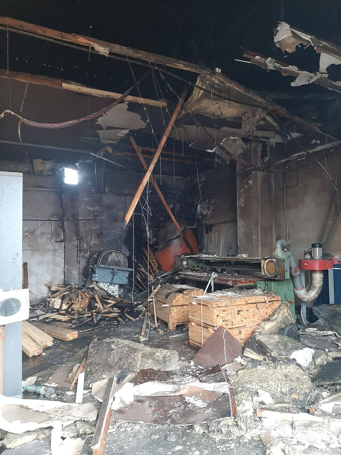 Znowu groźny pożar hali produkcyjnej w powiecie oleśnickim