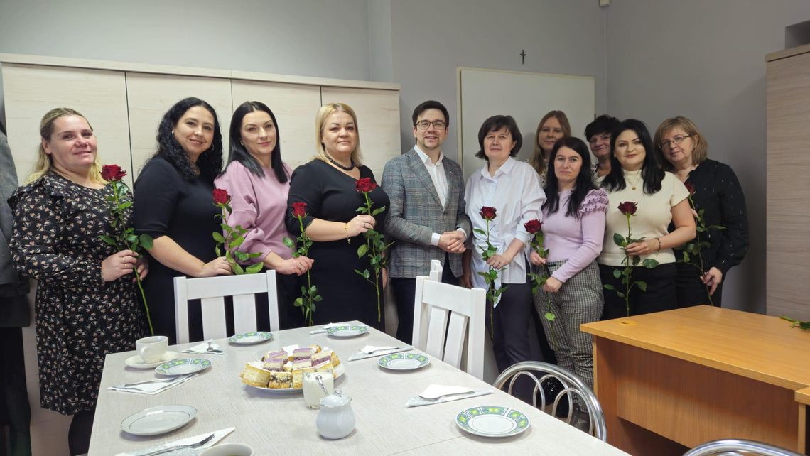 Burmistrz spotkał się z pracownikami socjalnymi Burmistrz spotkał się z pracownikami socjalnymi