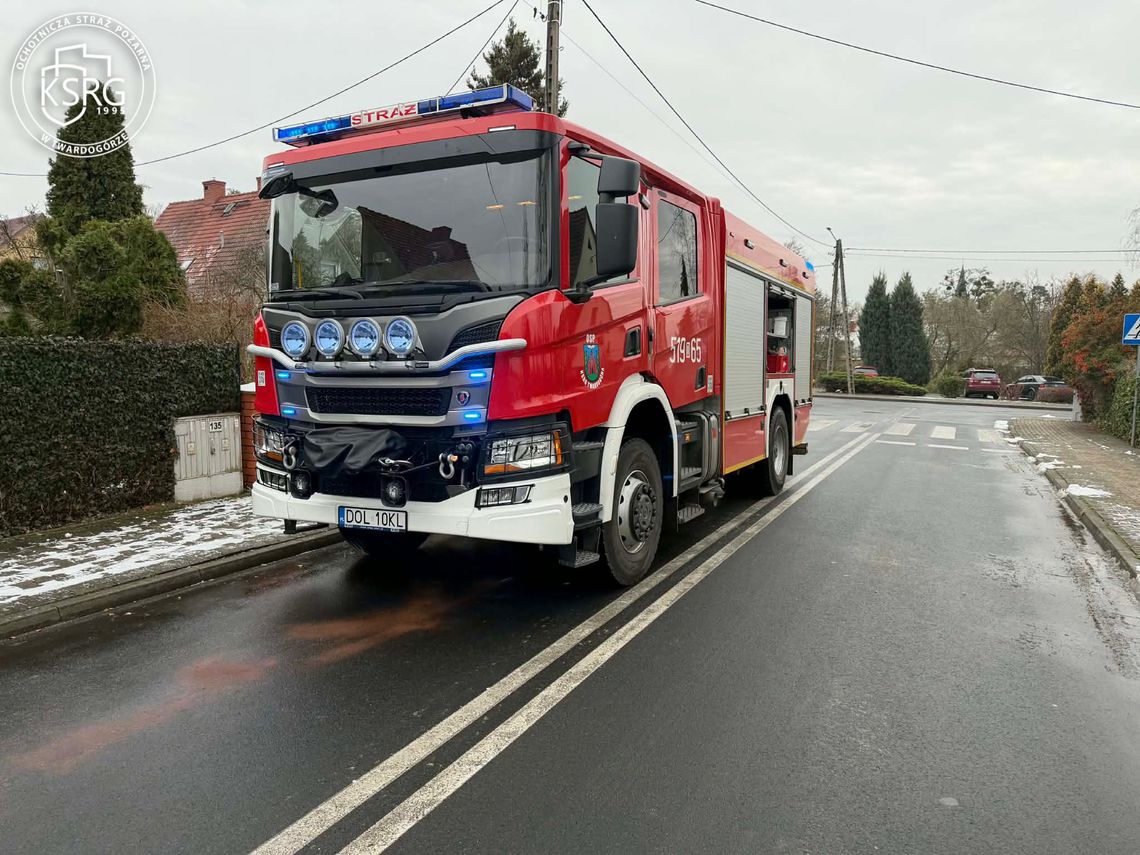 Substancja ropopochodna rozlana na drodze