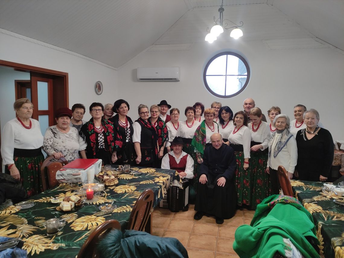 Odwiedzili proboszcza i zaśpiewali mu "Sto lat!"