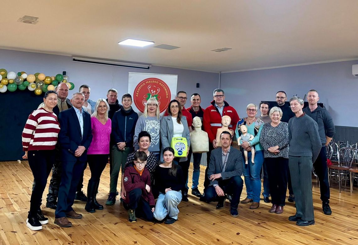 Uroczysty odbiór defibrylatora AED - są wdzięczni GKN-owi Uroczysty odbiór defibrylatora AED - są wdzięczni GKN-owi