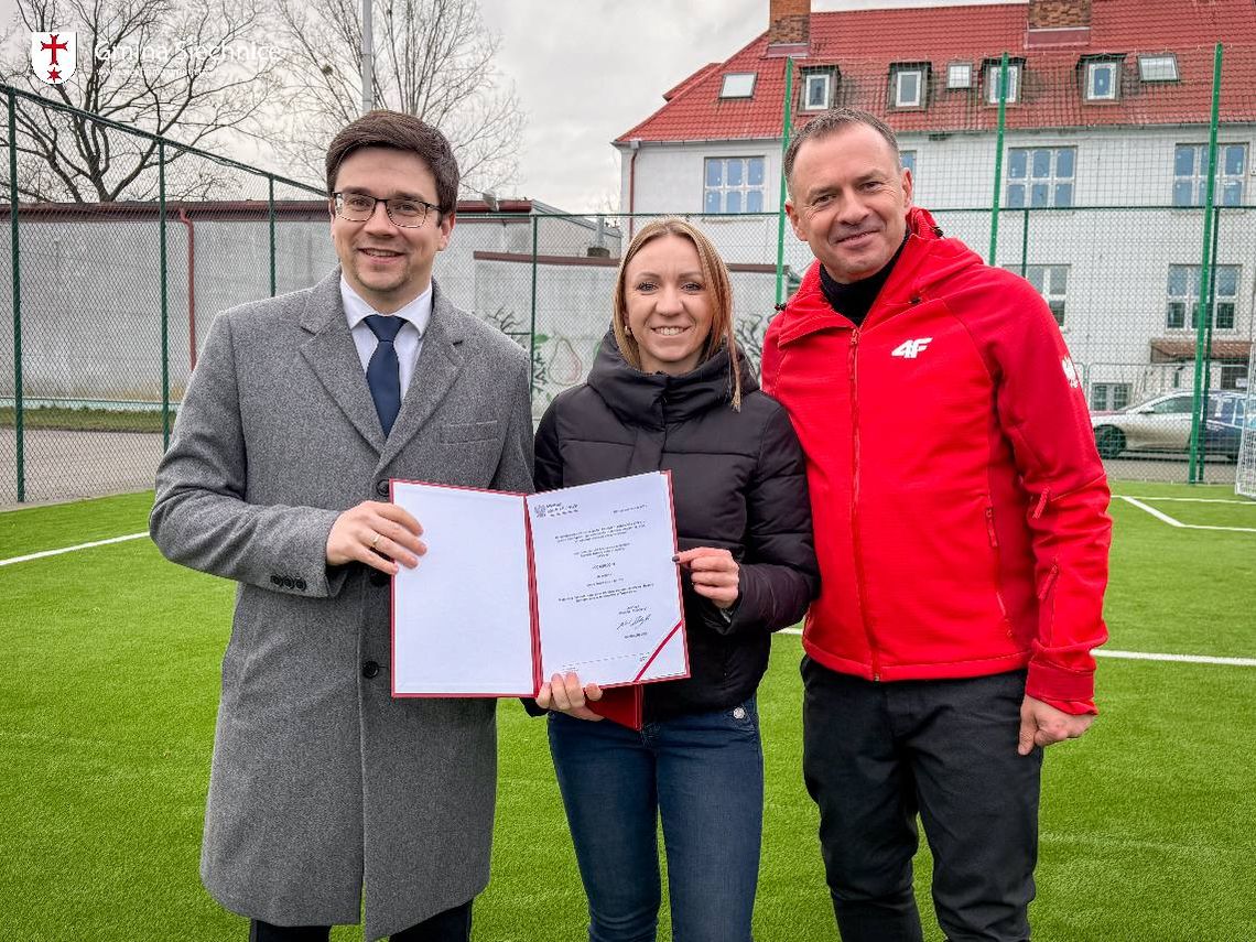 Twardogóra z nowym kompleksem sportowym – 900 tys. zł dofinansowania na siłownię i strefę fitness Twardogóra z nowym kompleksem sportowym – 900 tys. zł dofinansowania na siłownię i strefę fitness