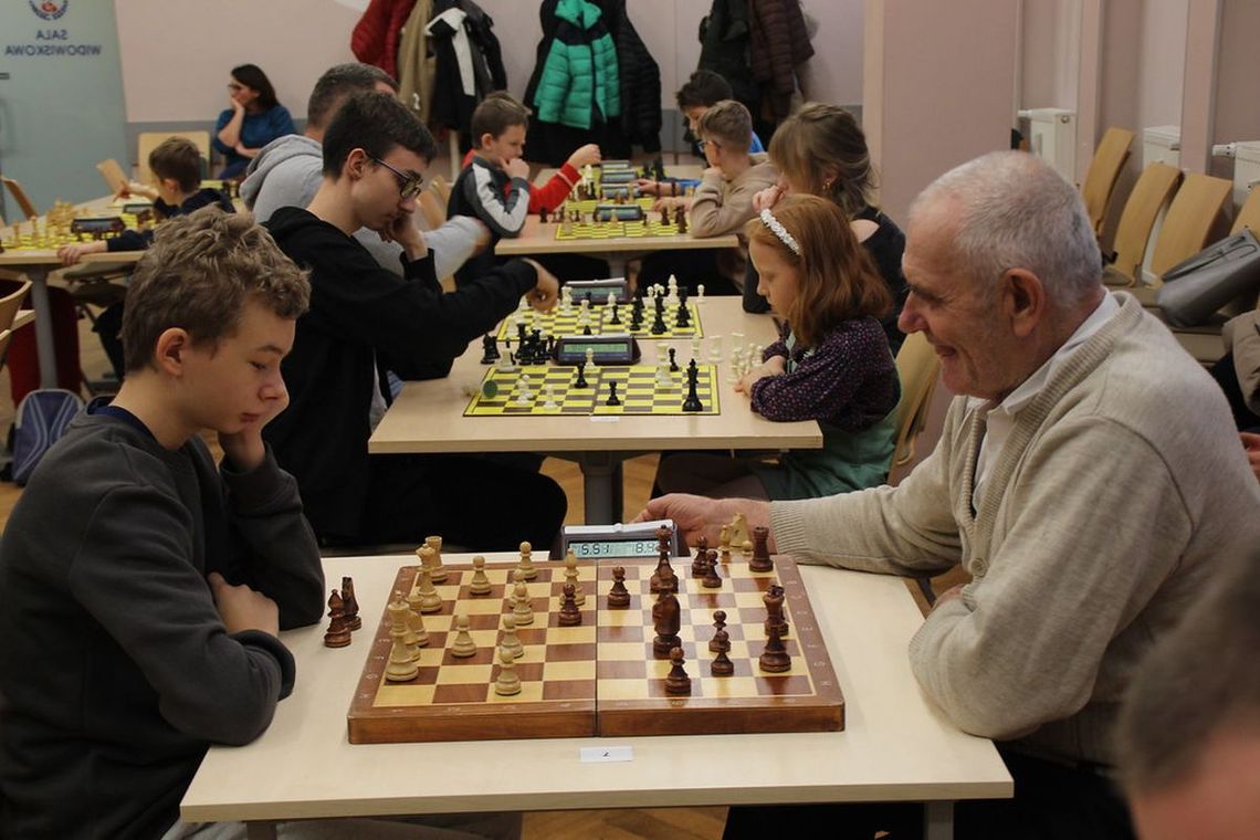 Turniej Szachowy o Puchar Prezesa „Zacisza”: Szachowe emocje na najwyższym poziomie! Turniej Szachowy o Puchar Prezesa „Zacisza”: Szachowe emocje na najwyższym poziomie!