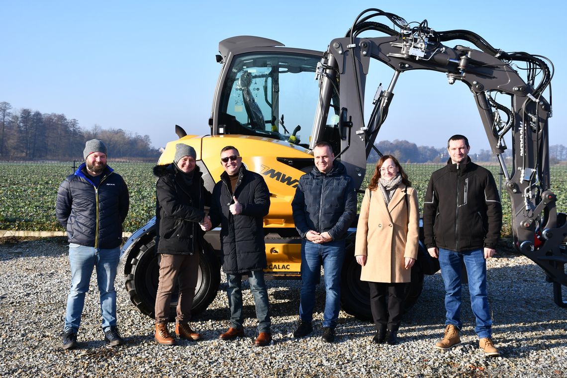 Koparka też może wzmocnić bezpieczeństwo Koparka też może wzmocnić bezpieczeństwo