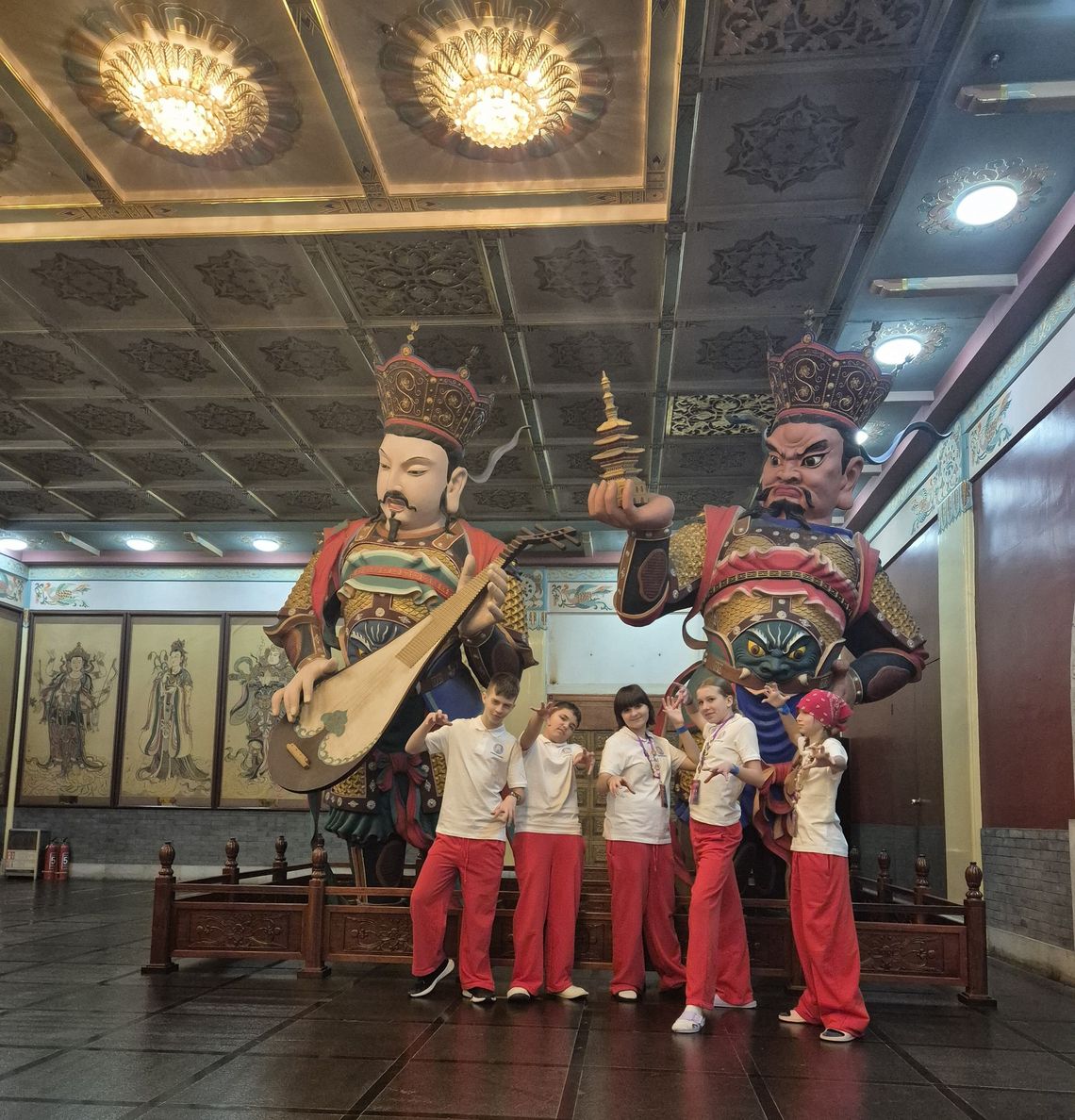 Drużyna „Rodzina Pajaców” z sukcesem na Azjatyckiej Olimpiadzie Kreatywności w Pekinie