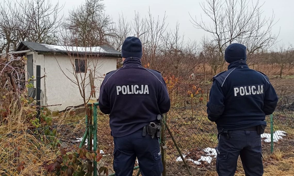 Mróz zabija – policja w Oleśnicy apeluje: "Nie bądź obojętny, jeden telefon może uratować życie!" Mróz zabija – policja w Oleśnicy apeluje: "Nie bądź obojętny, jeden telefon może uratować życie!"