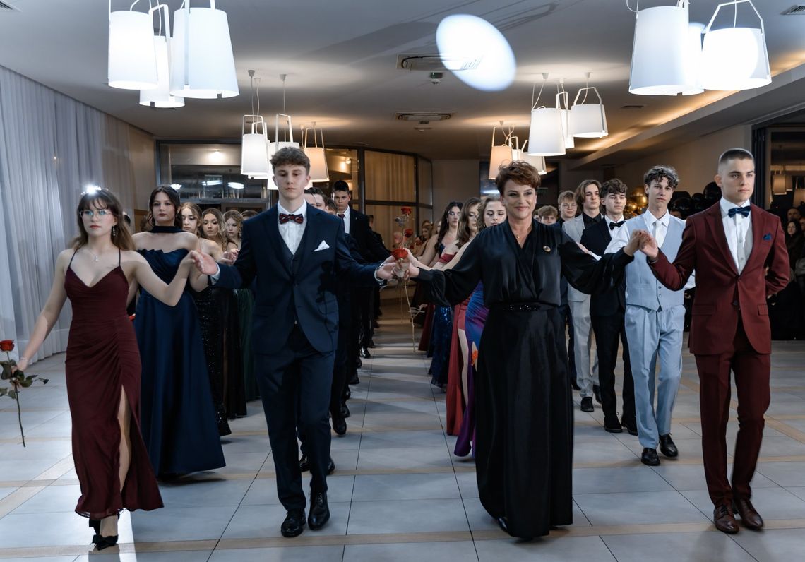 Łzy wzruszenia, dostojny polonez i noc, której nie zapomną. Tak maturzyści z Oleśnicy bawili się na studniówce 2026 Łzy wzruszenia, dostojny polonez i noc, której nie zapomną. Tak maturzyści z Oleśnicy bawili się na studniówce 2026