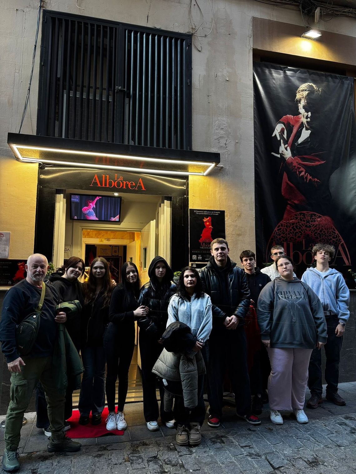 Młodzeż z Oleśnicy w Hiszpanii! Pierwsze dni stażu i już ogień: flamenco, Granada i praca za granicą