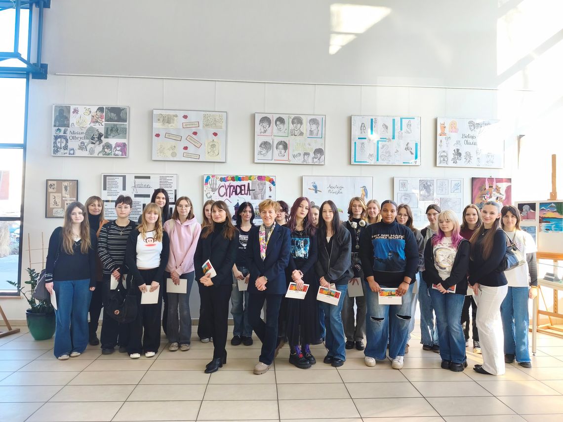 Uczniowie II LO w Oleśnicy pokazują umiejętności plastyczne