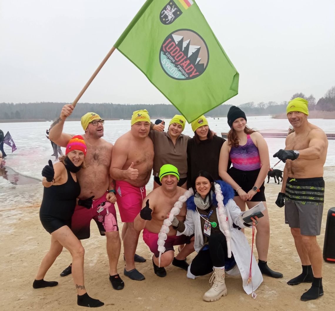 Lód nie stopił serc! Wskoczyli do zamarzniętego zalewu w ramach WOŚP