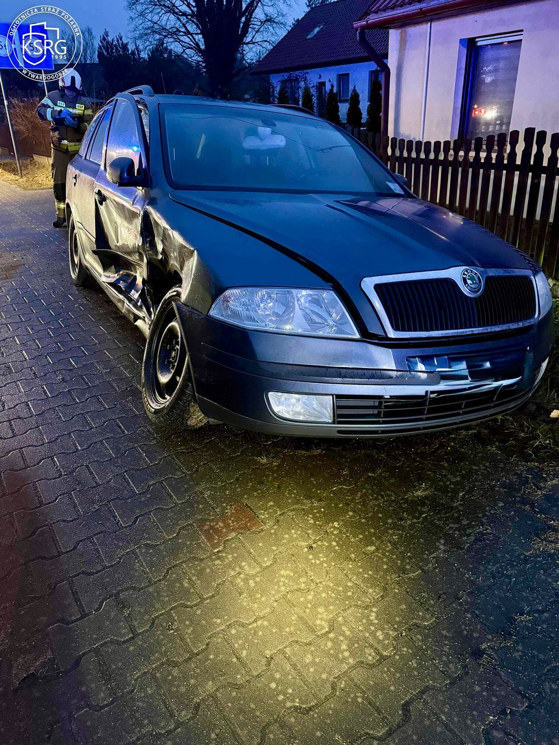Zdarzenie drogowe w Sosnówce – strażacy z Twardogóry na miejscu, nikt nie ucierpiał Zdarzenie drogowe w Sosnówce – strażacy z Twardogóry na miejscu, nikt nie ucierpiał