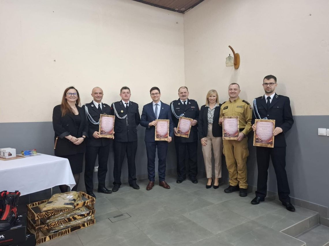 Nowy zarząd w OSP Grabowno Wielkie. Alicja Okoń nową prezeską, gmina kupiła mundury i sprzęt