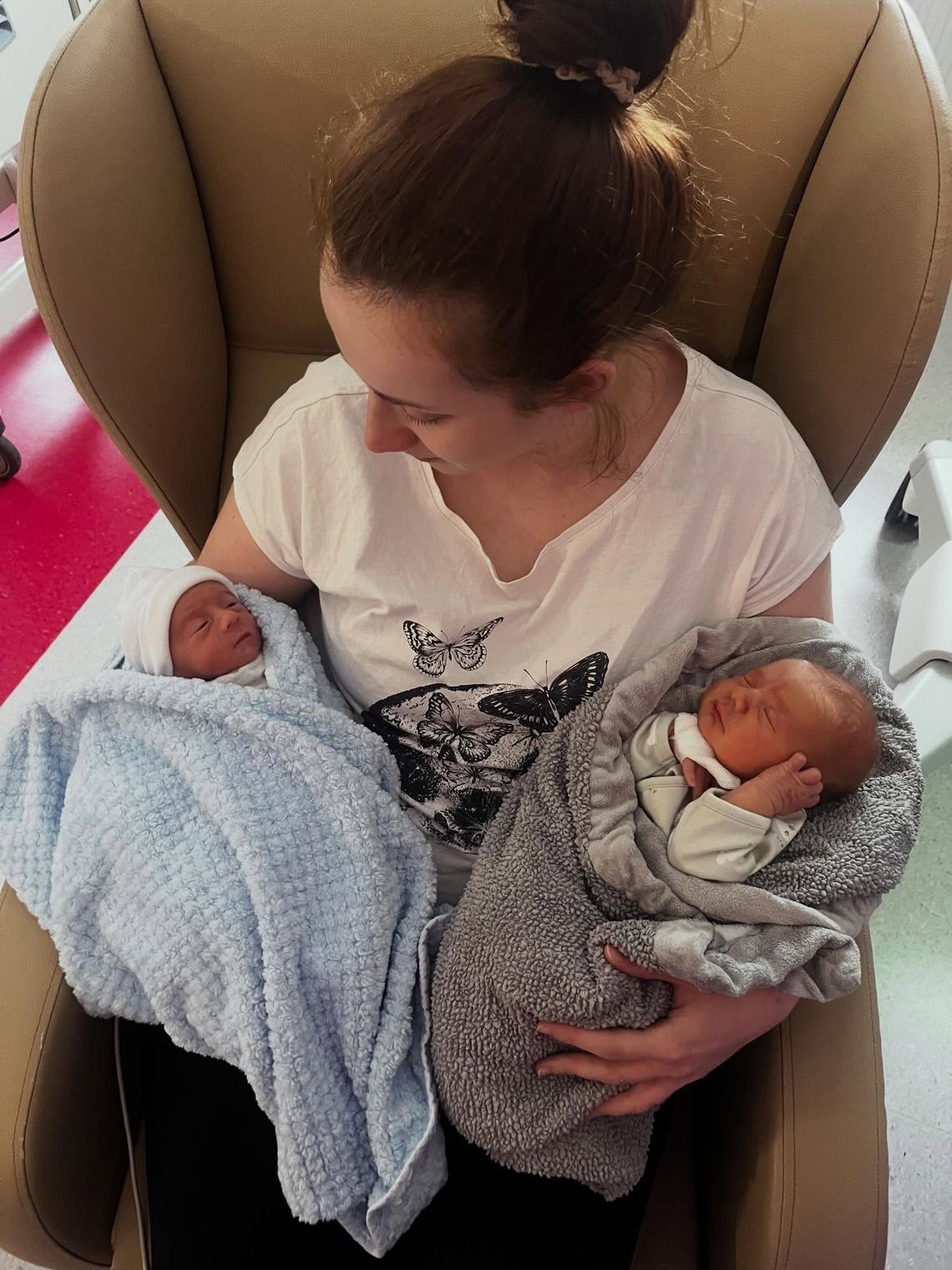 Setny poród w Oleśnicy! Bliźniaki Aleksander i Nikodem – podwójna radość w rekordowym tempie Setny poród w Oleśnicy! Bliźniaki Aleksander i Nikodem – podwójna radość w rekordowym tempie