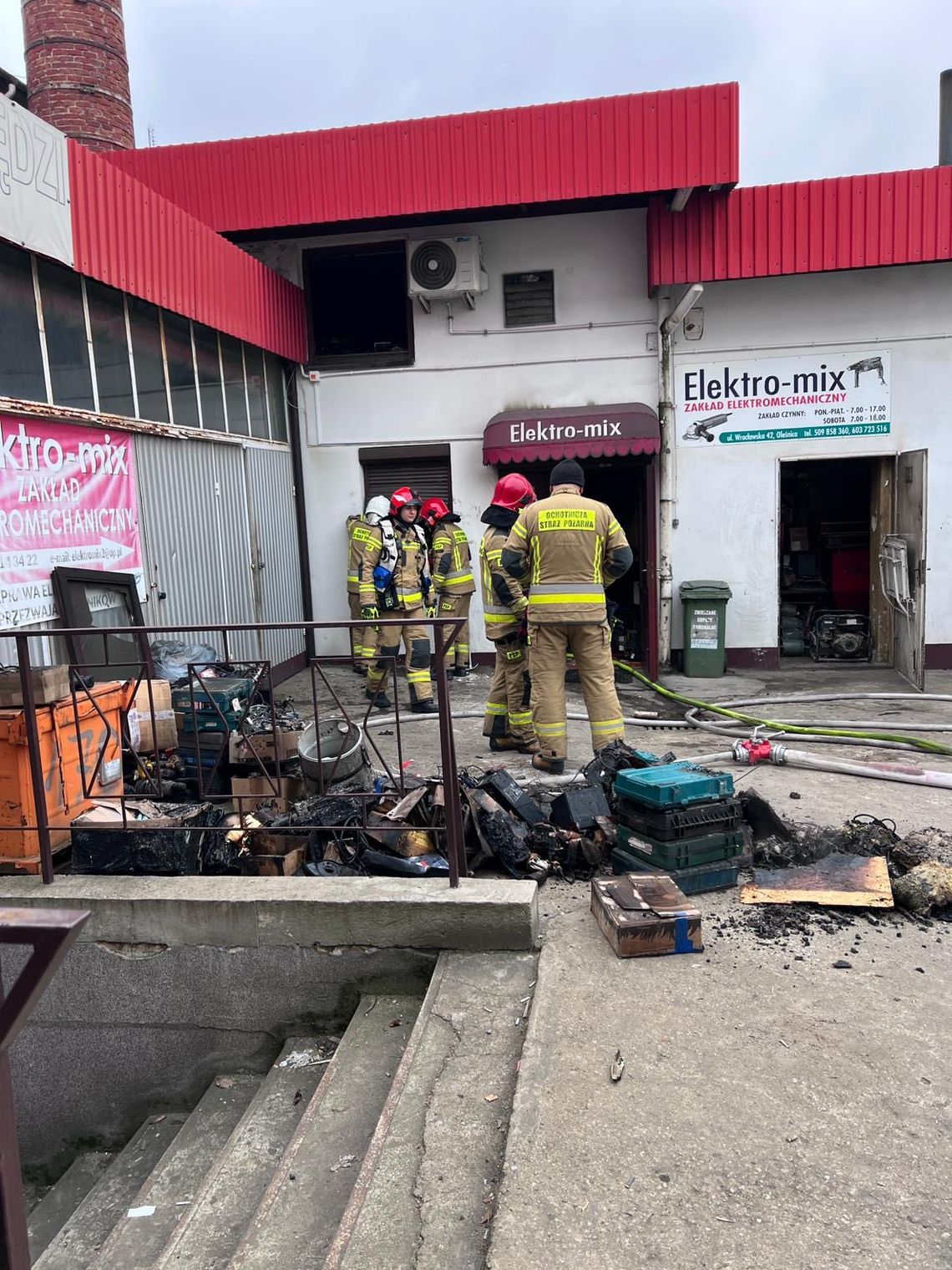 Pożar zniszczył firmę radnego Tomasza Nikody. Ruszyła pomoc