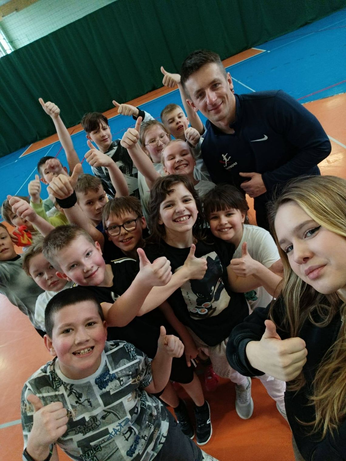 Ferie z OKiS-em w Bierutowie w pełni – pierwsze dwa dni pełne sportu, sztuki i bezpieczeństwa