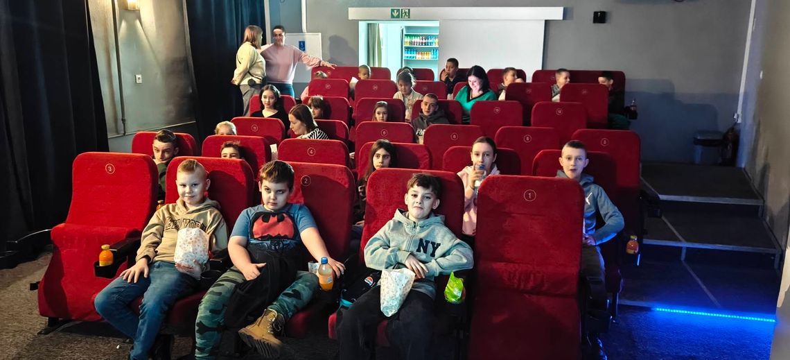 Dzieci z Solnik Małych i Strzałkowej w kinie OKiS – ferie pełne popcornu i animacji