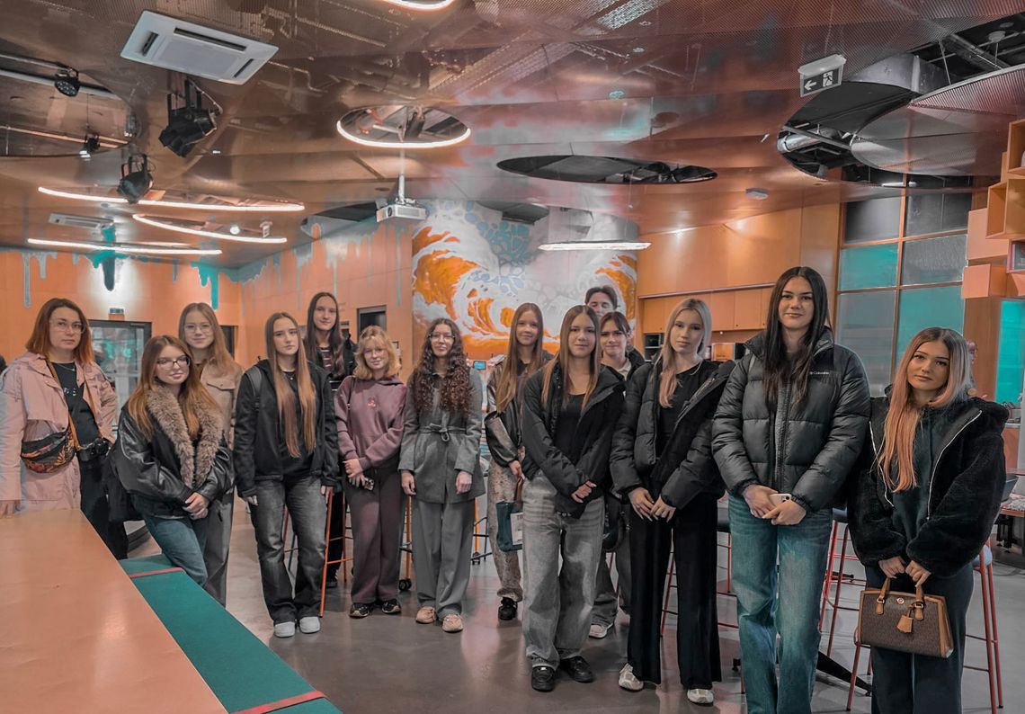 13 oleśnickich licealistów ruszyło na Erasmus+ do Budapesztu. Dwa tygodnie chemii i kreatywności! 13 oleśnickich licealistów ruszyło na Erasmus+ do Budapesztu. Dwa tygodnie chemii i kreatywności!