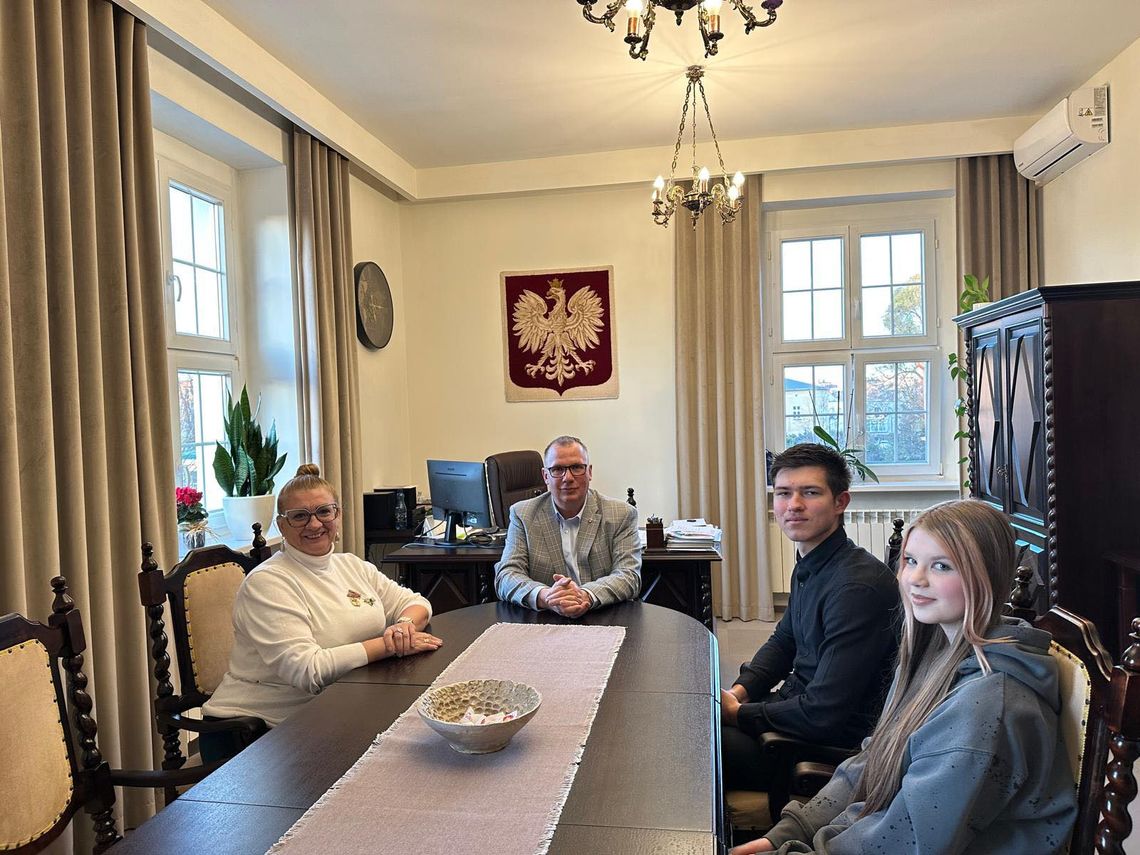 Burmistrz i radna rozmawiali z Młodzieżową Radą o nowych projektach i aktywnościach młodych