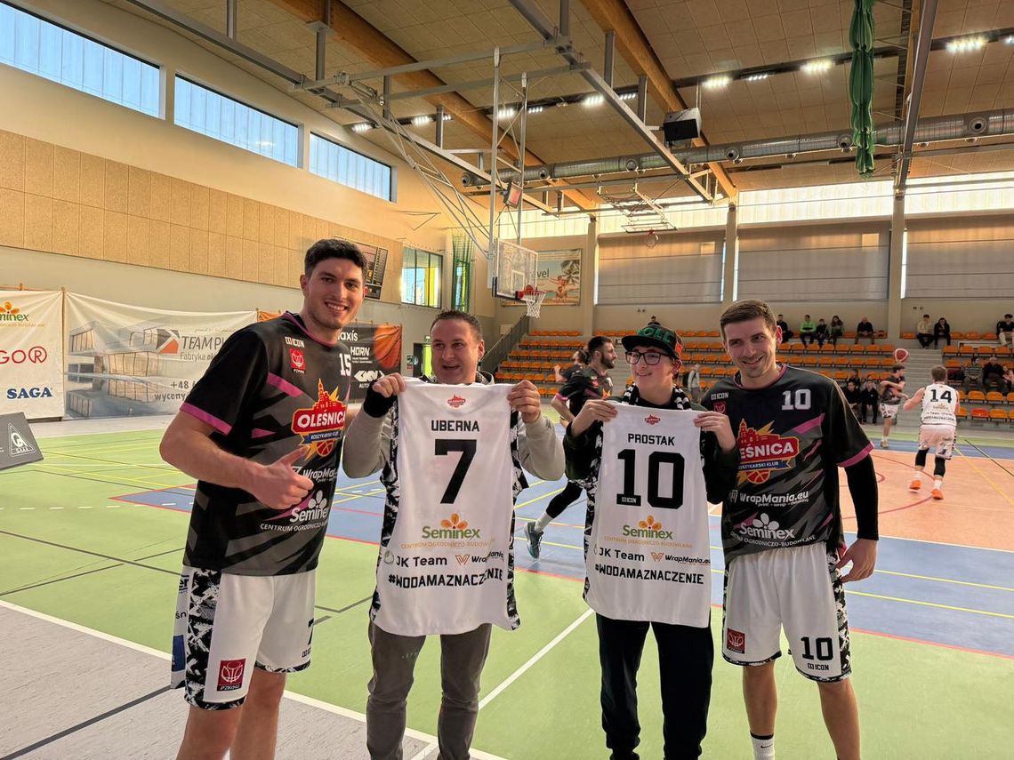 Ojciec i syn – niezastąpieni kibice Team-Plast Koszykarski Klub Oleśnica