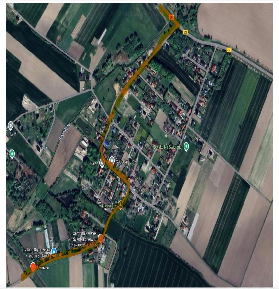 Uwaga, Świerzna! Gigantyczna maszyna torowa wkracza do wsi – nie parkuj wzdłuż drogi!