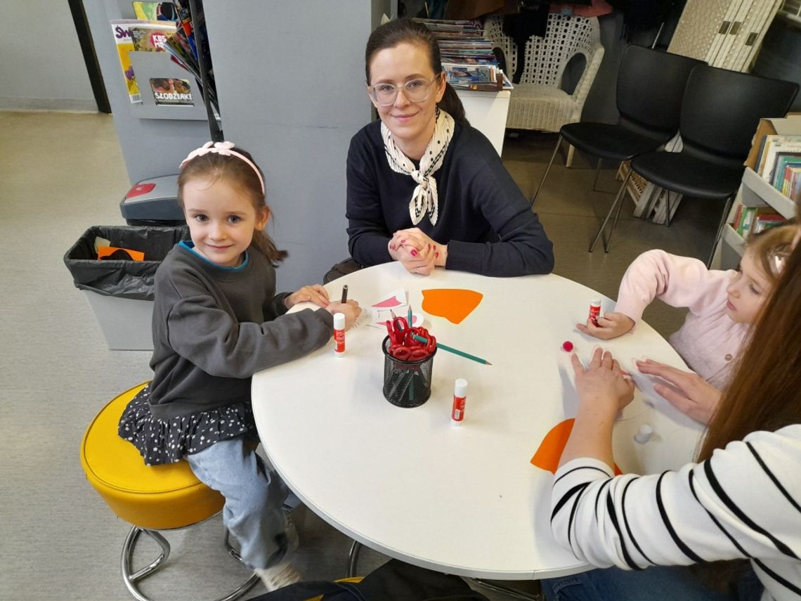 Klub Książkowych Jeżyków w świątecznym nastroju w Bibliotece „Pod Sową” Klub Książkowych Jeżyków w świątecznym nastroju w Bibliotece „Pod Sową”