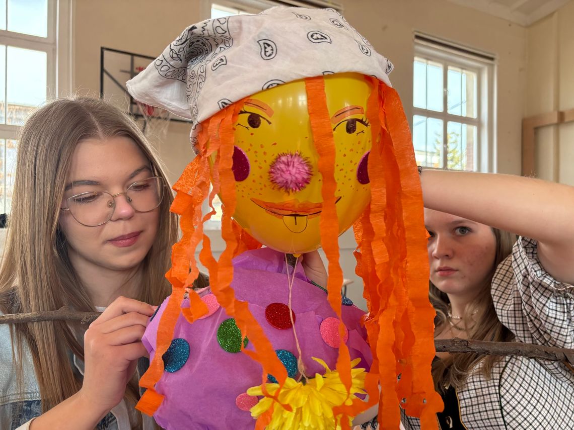 Pierwszy dzień wiosny w II LO w Oleśnicy Pierwszy dzień wiosny w II LO w Oleśnicy