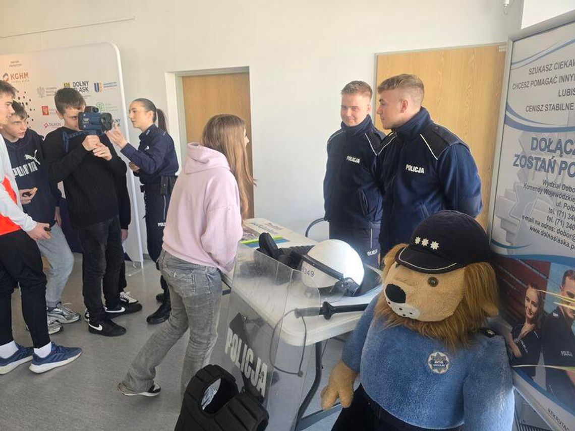 Oleśniccy policjanci edukowali młodzież podczas Dolnośląskiego Forum Gospodarczego