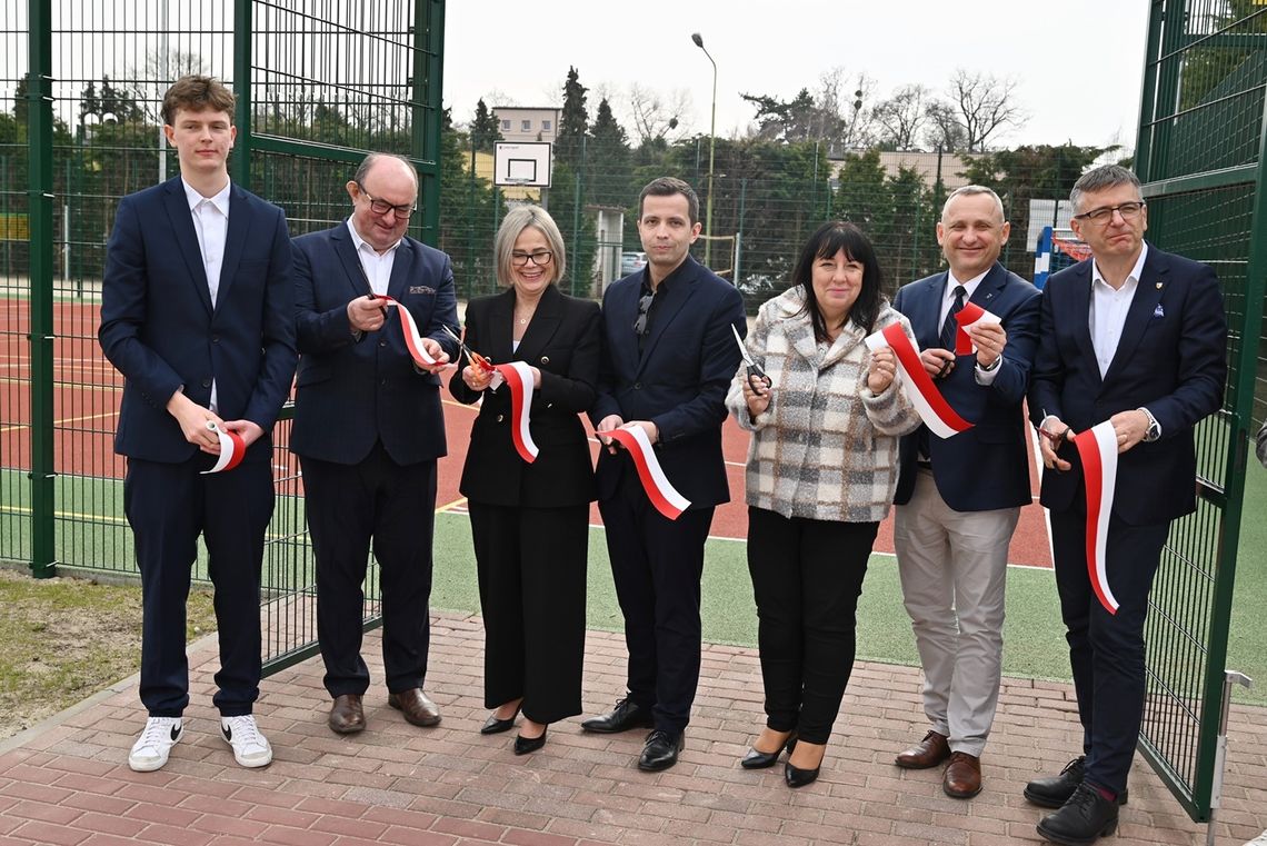 Nowe boiska w Sycowie otwarte – uczniowie i mieszkańcy zyskali nowoczesną przestrzeń sportową