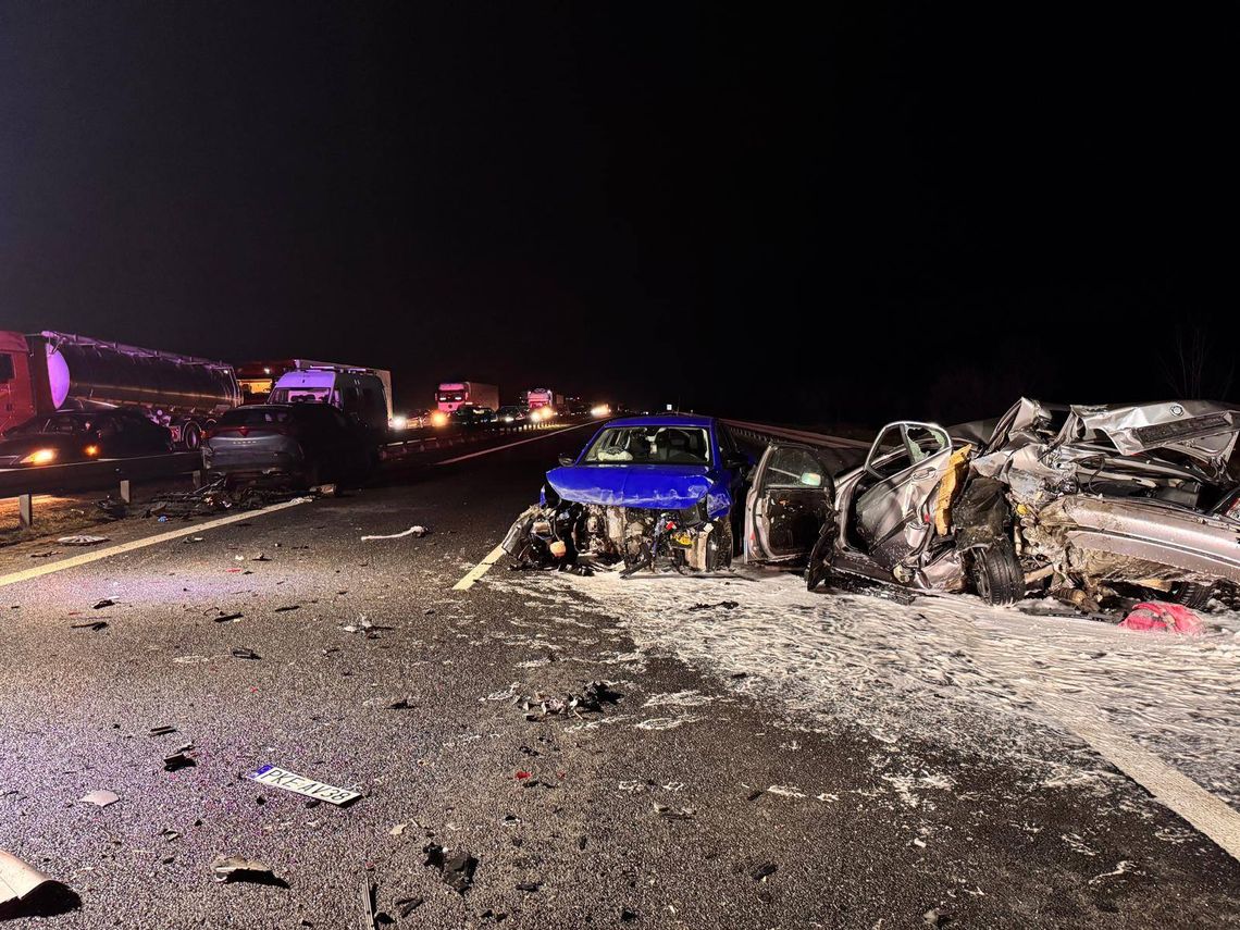 Tragiczne zderzenie pięciu samochodów na S8. Nie żyje jedna osoba, dwie ranne – w tym jedna w stanie ciężkim