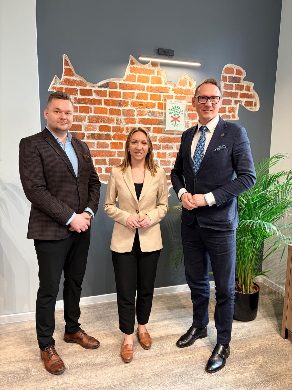 Posłanka Jolanta Niezgodzka w Międzyborzu: prezenty dla dzieci i rozmowy o rozwoju gminy