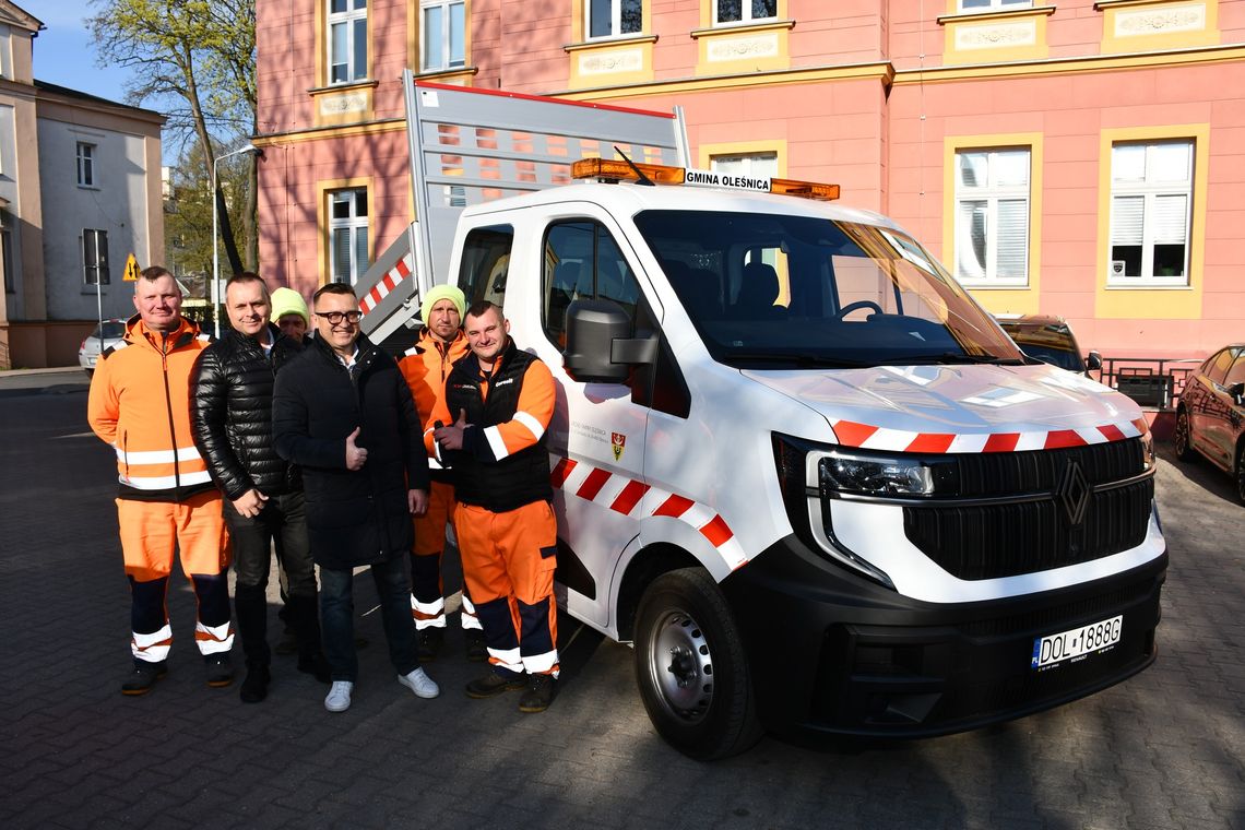 Nowy samochód ułatwi utrzymanie dróg w gminie Oleśnica