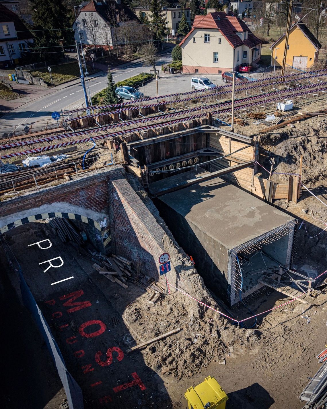 Nowy tunel pieszo–rowerowy w Oleśnicy – prace pod torami bez zatrzymywania ruchu kolejowego Nowy tunel pieszo–rowerowy w Oleśnicy – prace pod torami bez zatrzymywania ruchu kolejowego