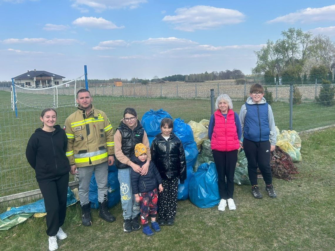 Mieszkańcy Twardogóry sprzątali gminę – zebrano mnóstwo worków śmieci